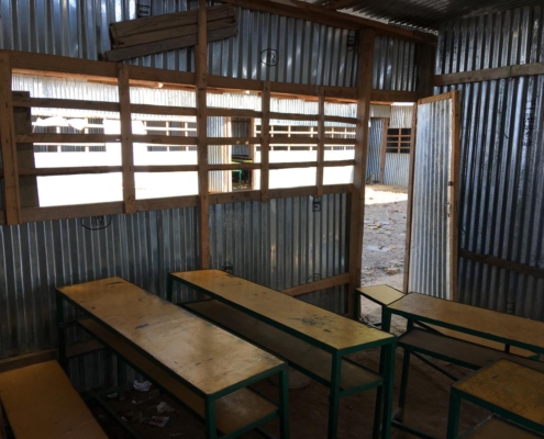 Foto 2 provisorische Schule nach Erdbeben 2015