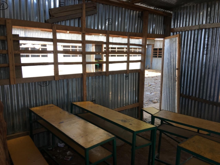 Foto 2 provisorische Schule nach Erdbeben 2015